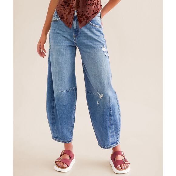 KanCan Denim - NWT KanCan Barrel Leg High Rise Horseshoe Fit Jeans Medium Wash Women's 9 / 28